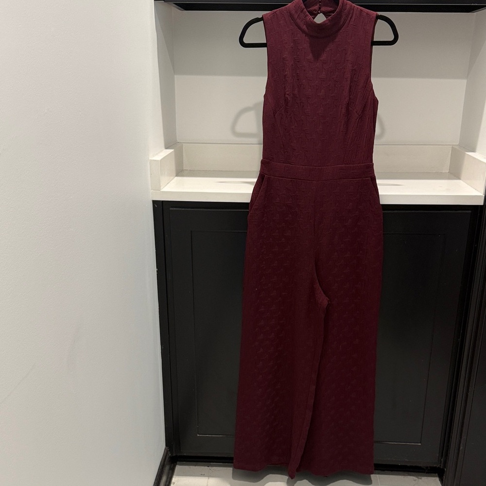 Eva Franco Elegant Burgundy Sleeveless Jumpsuit. Size S